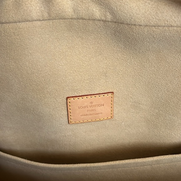 AUTHENTIC Louis Vuitton purse. - Picture 6 of 6